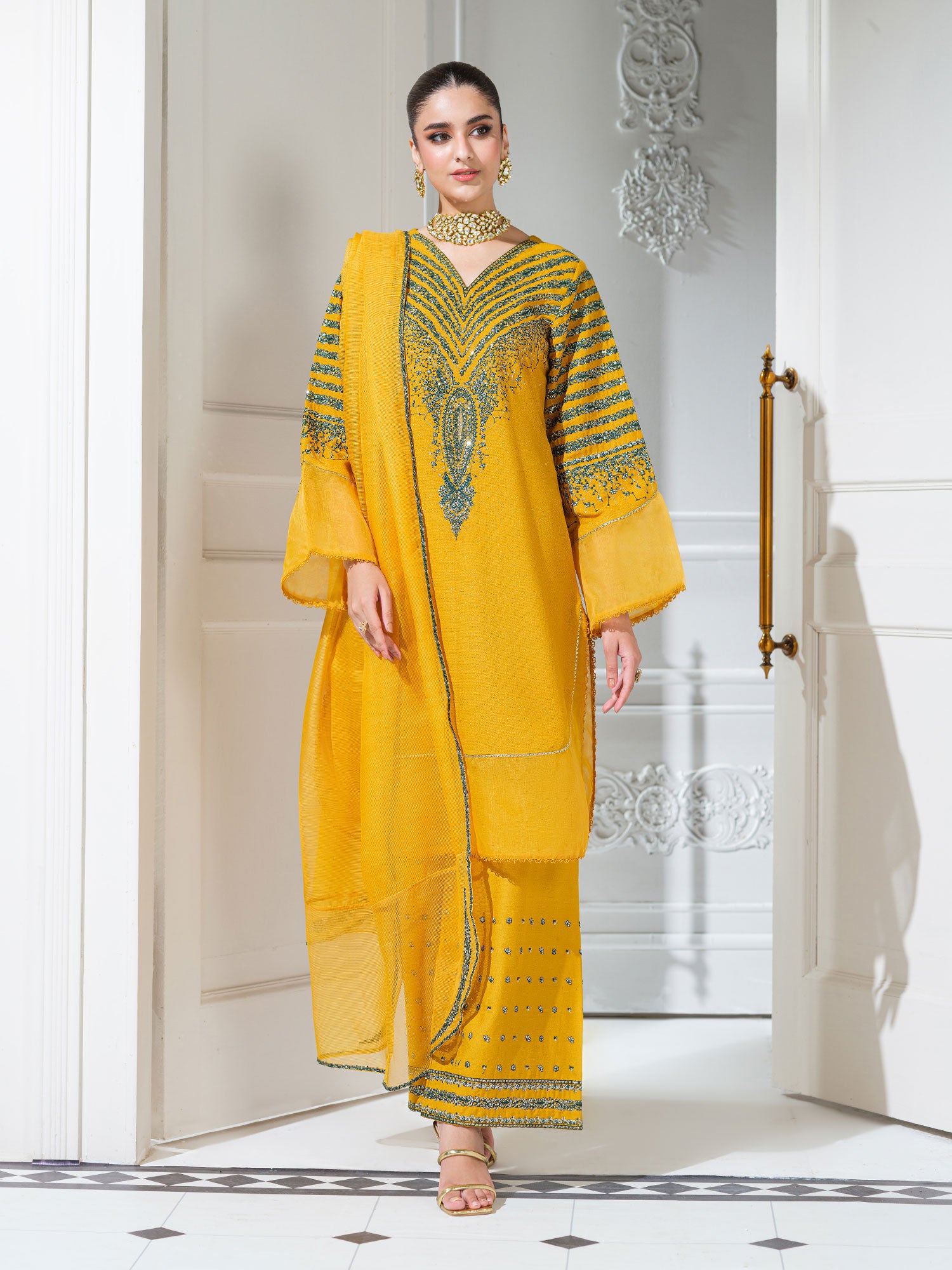 Heera's Embroidered Dhanak 3-Piece Suit - Flacara Eterna