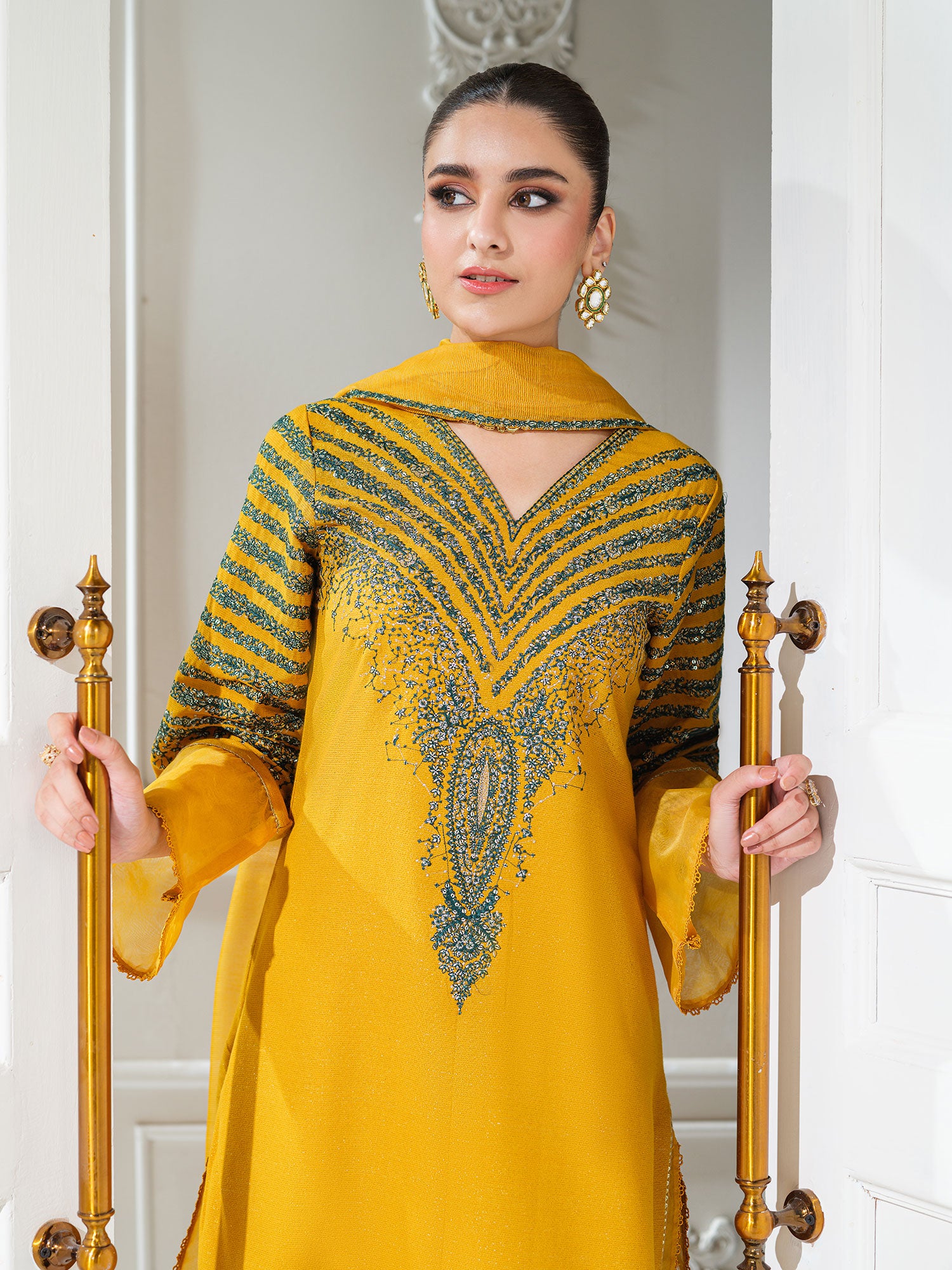 Heera's Embroidered Dhanak 3-Piece Suit - Flacara Eterna