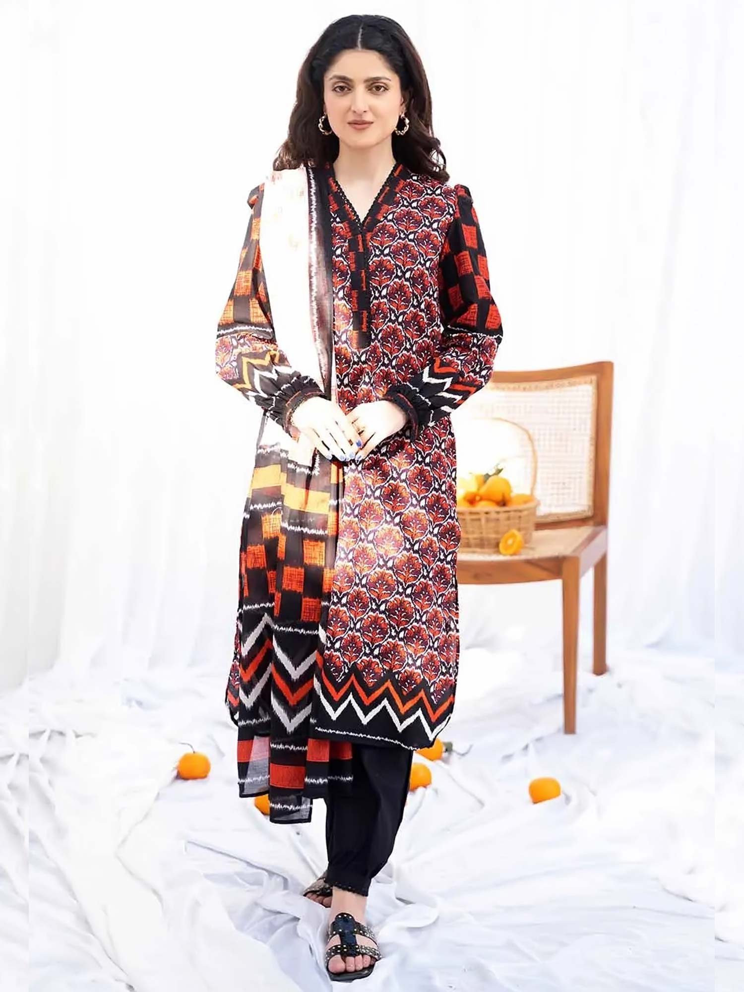 Gul Ahmed Lawn "Summer Solstice" Unstitched Black 3-Piece (CL-32429-B)