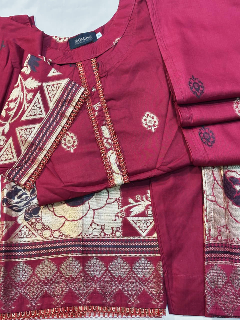 Red Winter Broshia Jacquard Viscose Casual 3-Piece Suit