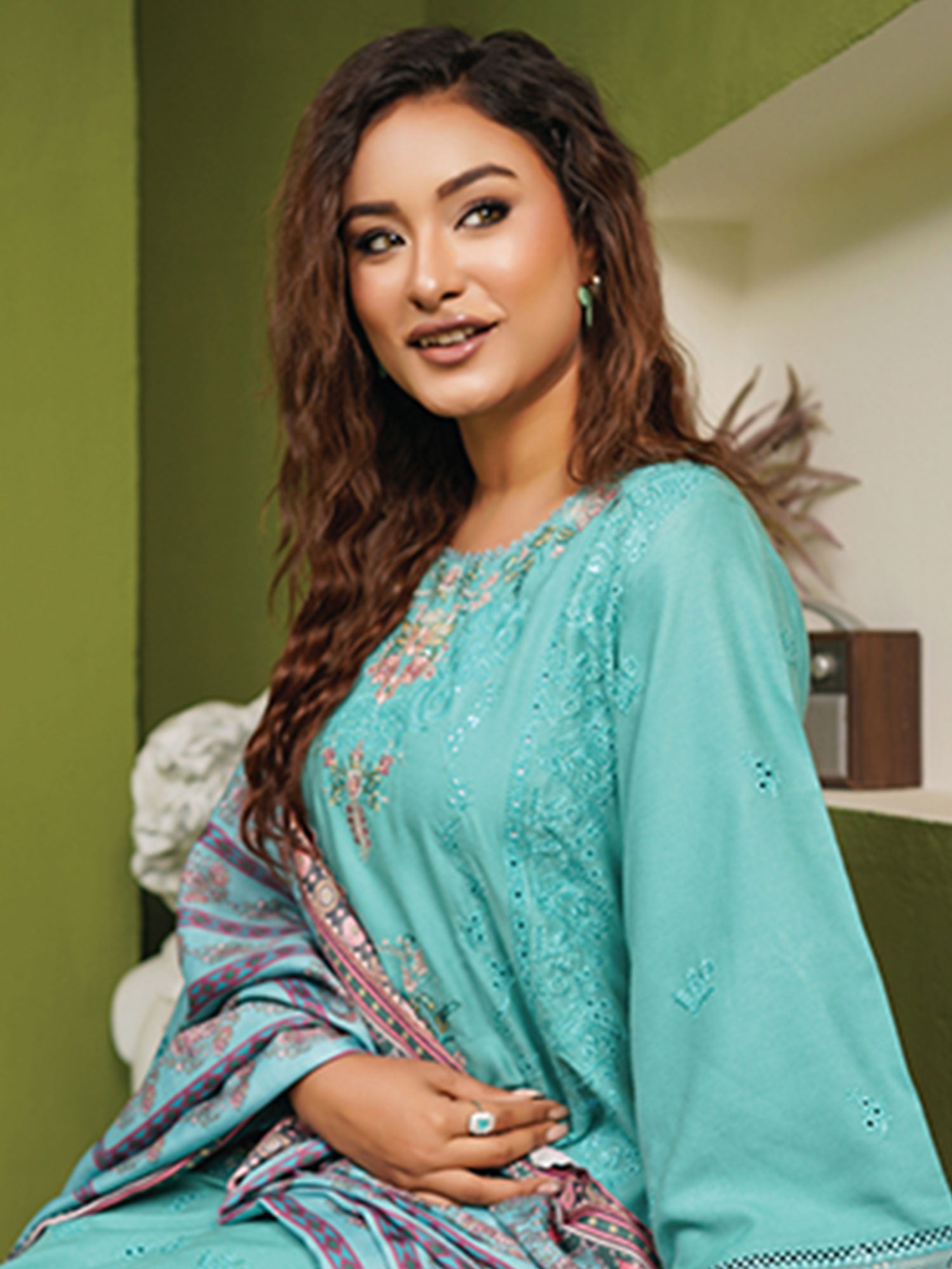Munira Embroidered Winter Dhanak Suit (MSL-05) - Turquoise