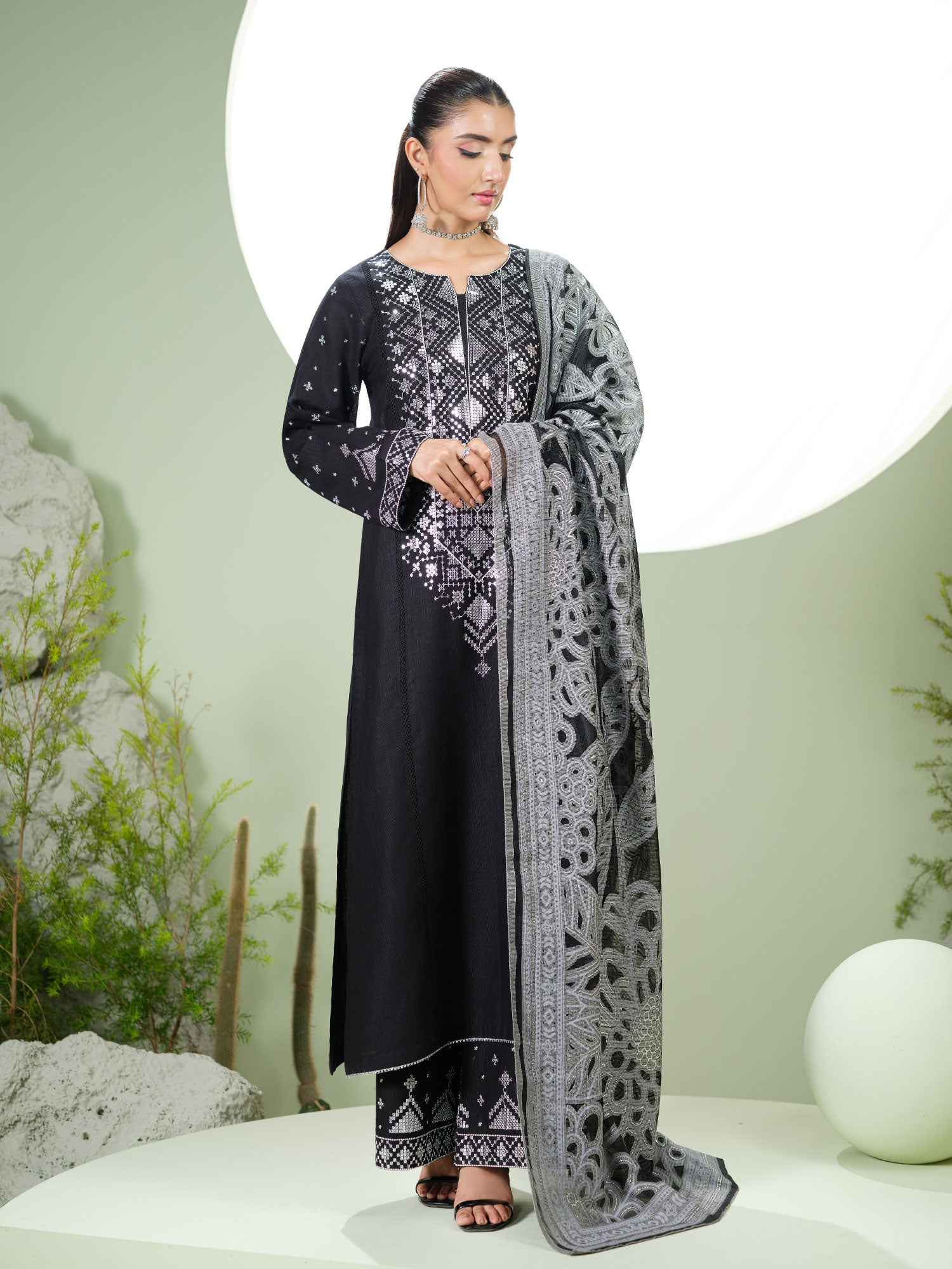 Heera's Embroidered Soft Khaddar 3-Piece Suit - Notte Lucente Shine