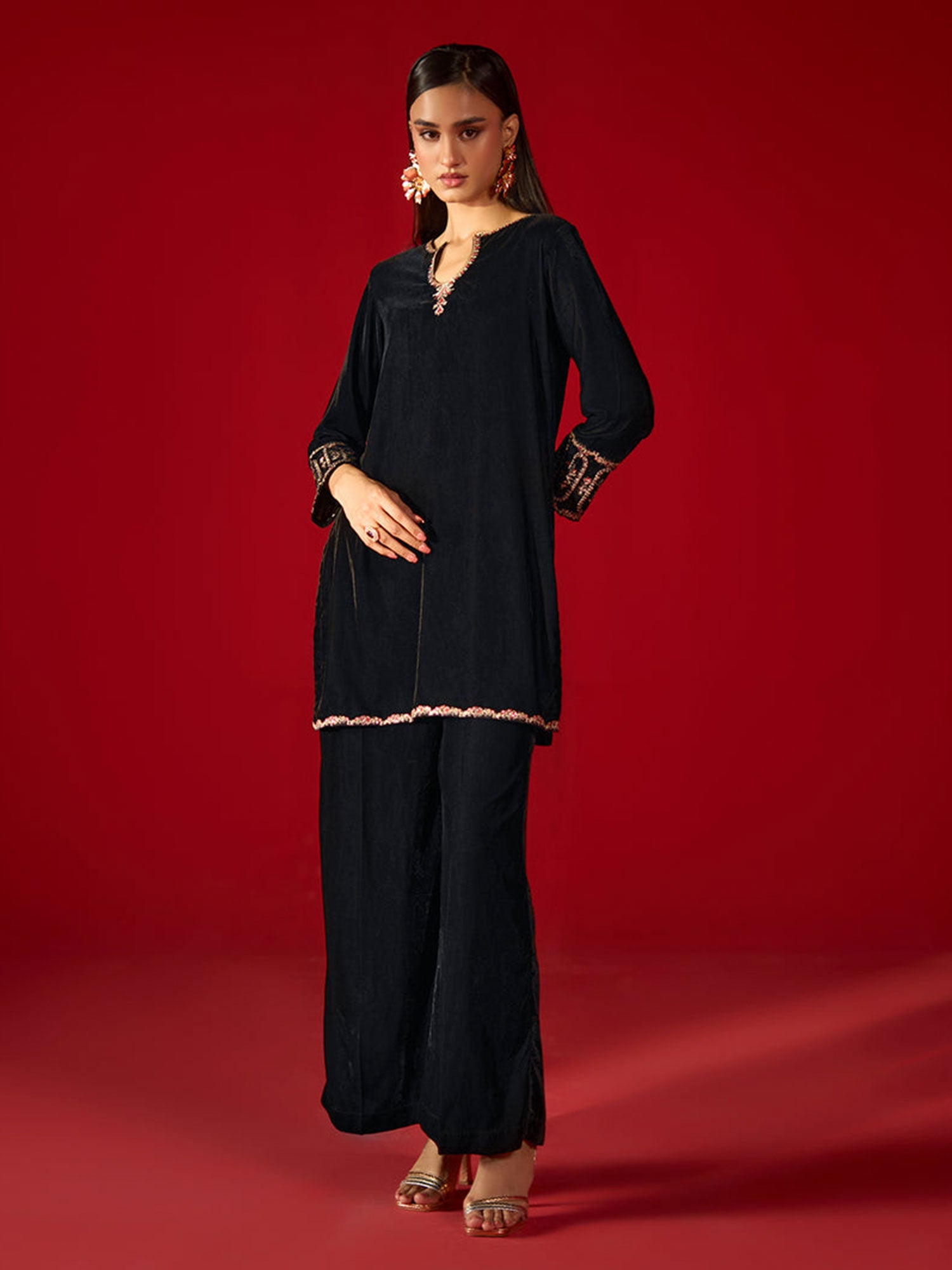 Ally's Velvet Embroidered 2-Piece Suit (EA35) - Black