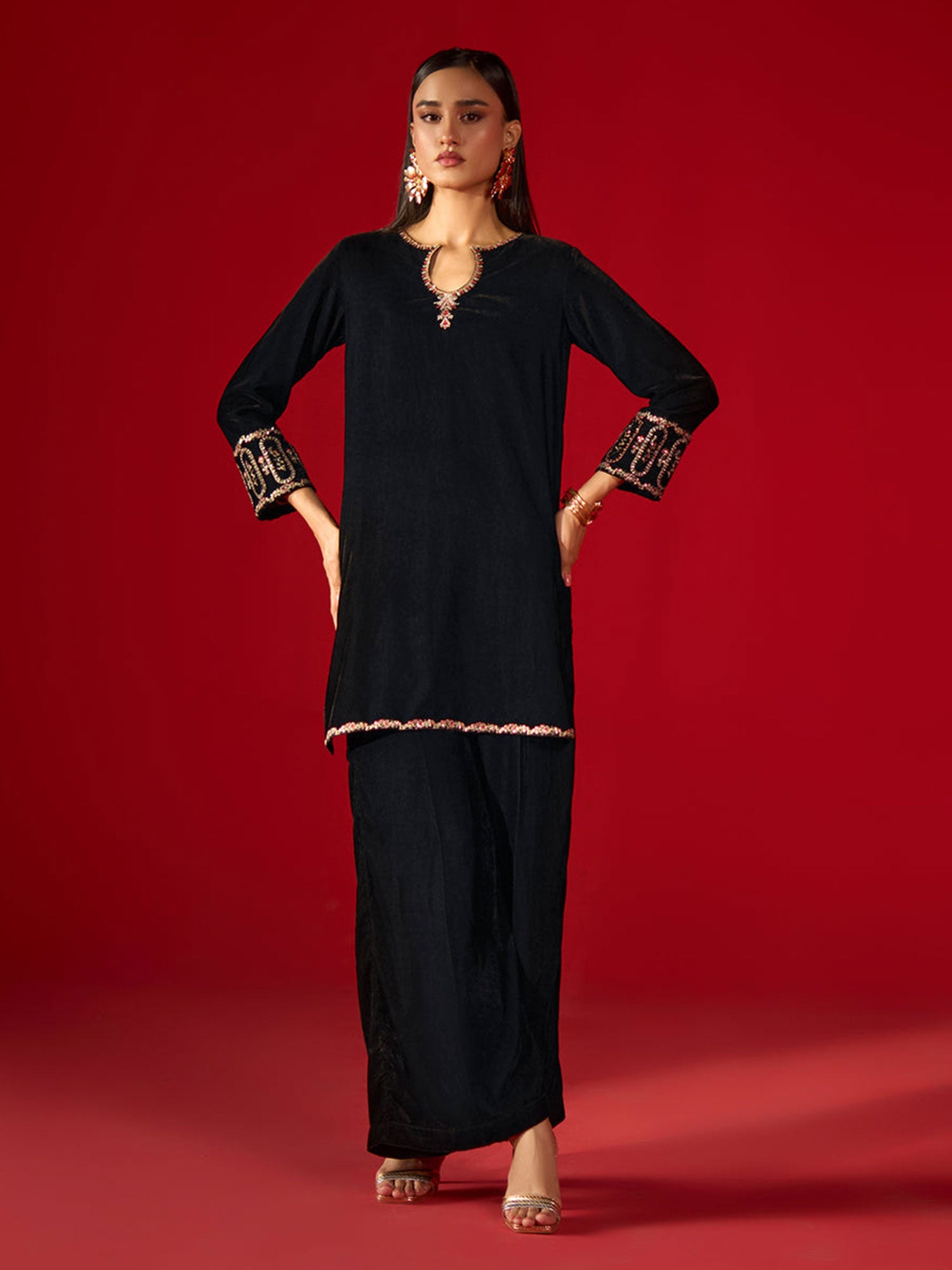 Ally's Velvet Embroidered 2-Piece Suit (EA35) - Black