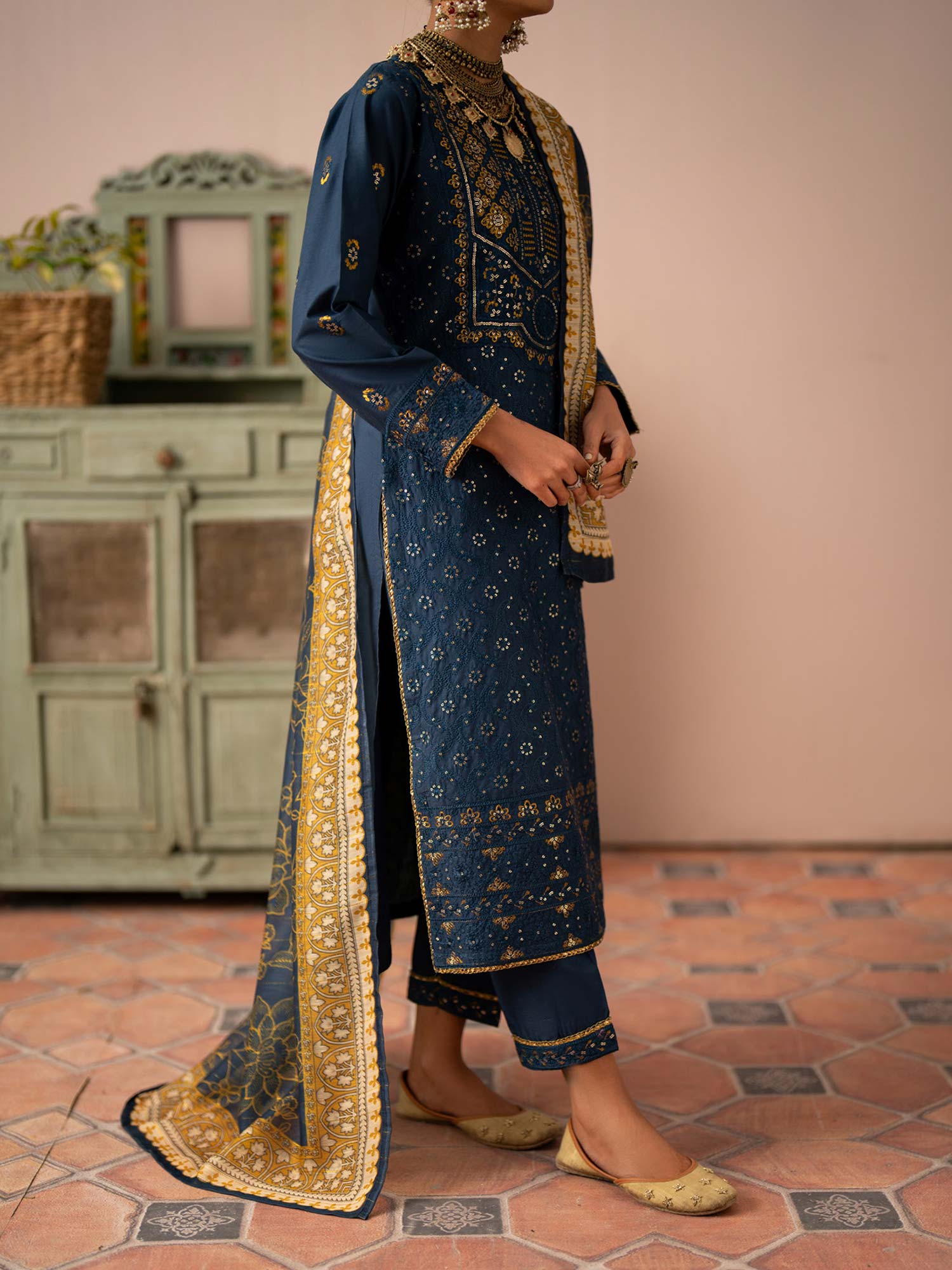 Casual Lite Embroidered Cotton Lawn 3-Piece Suit - Imaan