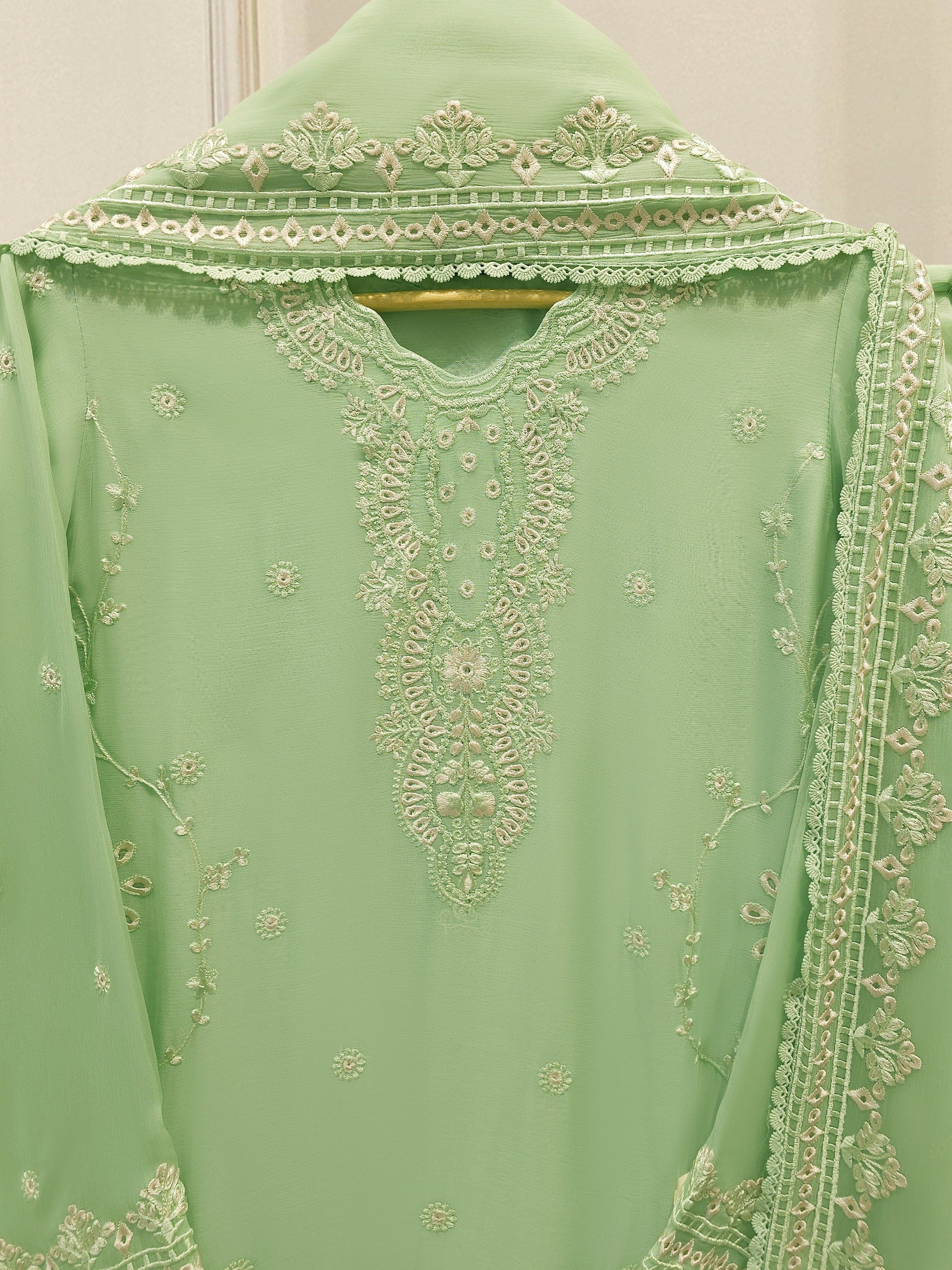 Agha Noor Green Pure Embroidered Chiffon 3-Piece Suit