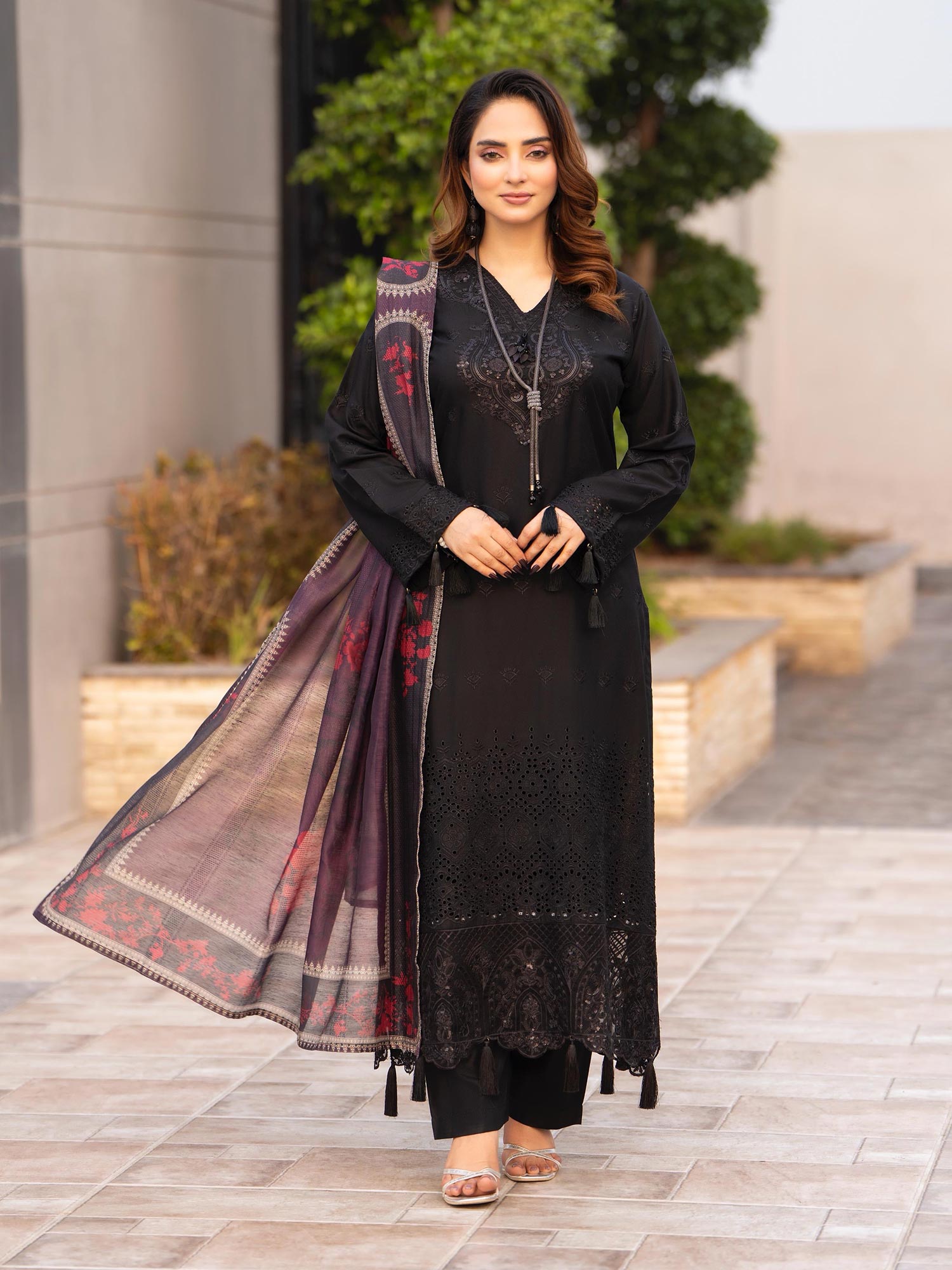 Raniya.H "Azal" Chikankari Viscose Suit - Noir Meher