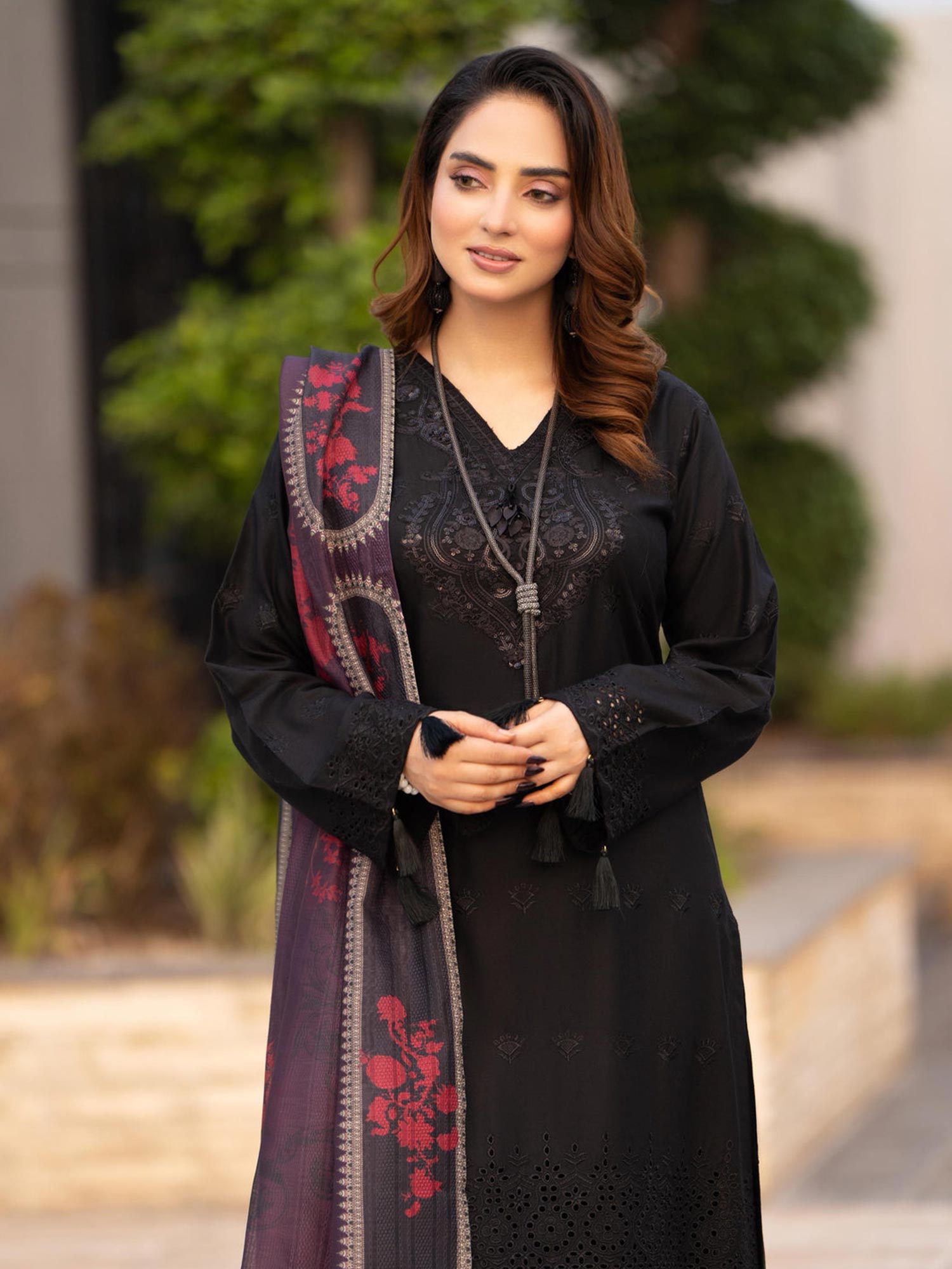 Raniya.H "Azal" Chikankari Viscose Suit - Noir Meher