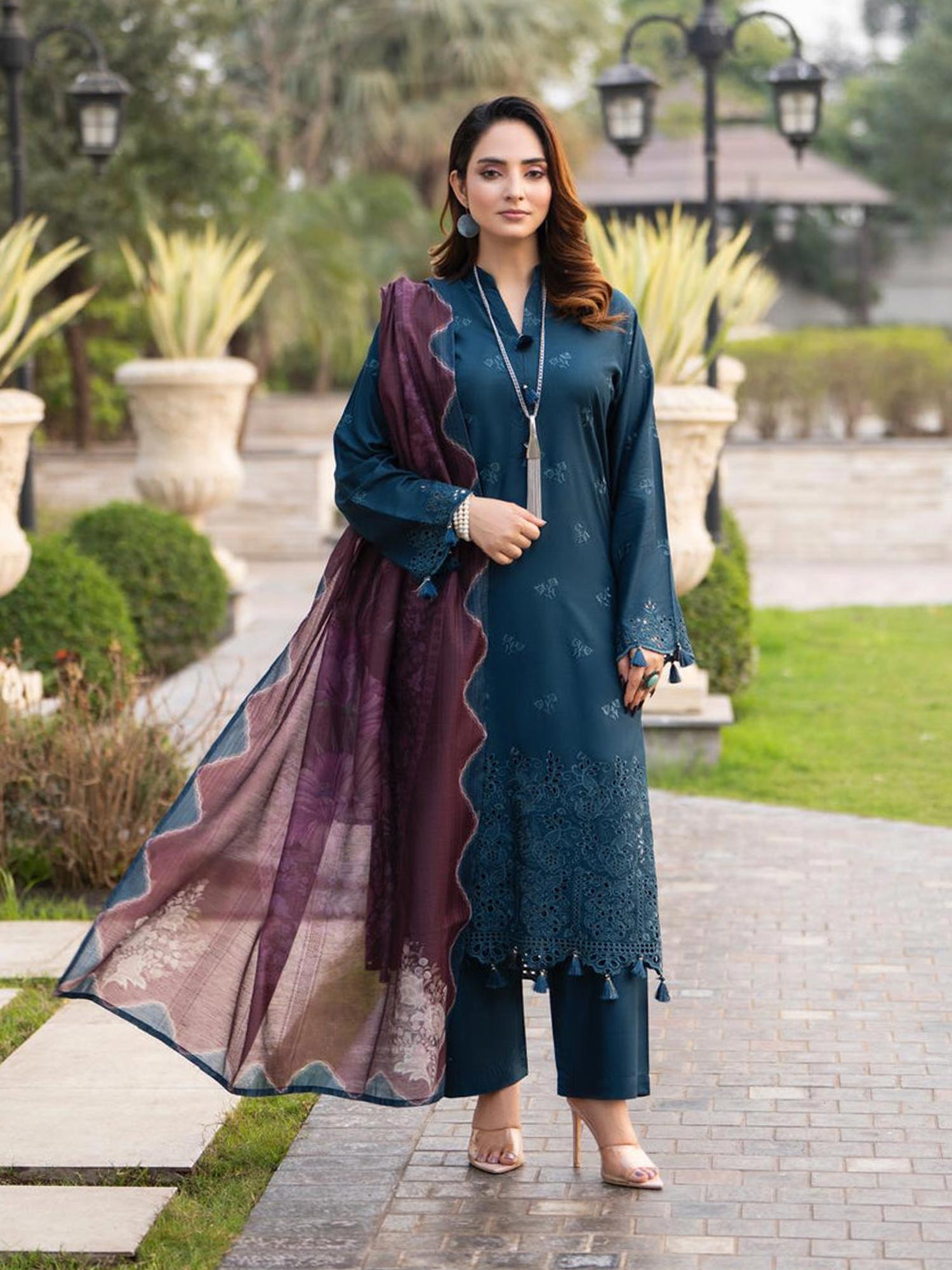 Raniya.H "Azal" Chikankari Viscose Suit - Sahiba